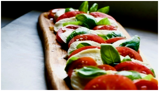 CAPRESE MOZZARELLLA E FINGER LIME